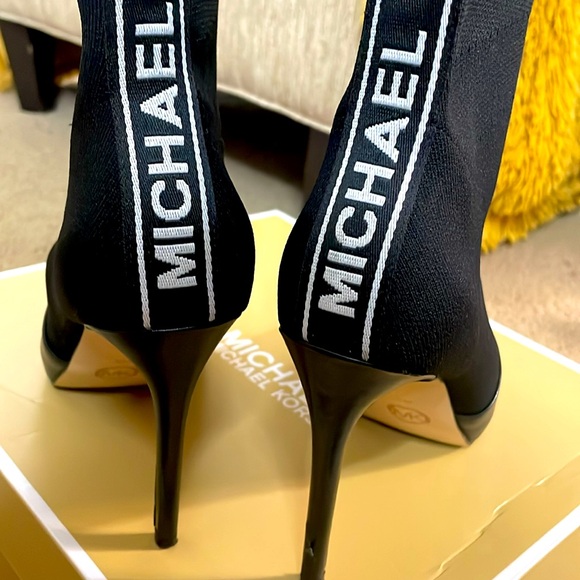 Michael Kors Vicky bootie - Picture 4 of 5